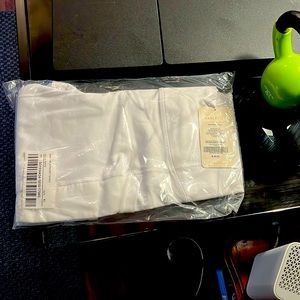 FABLETICS! White MILA pocket shorts 4”, great for Summer Wear